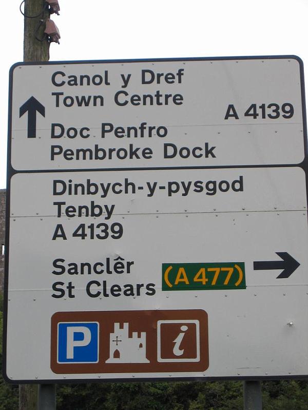 15_Pembroke.JPG - Zweisprachige Straßenschild in Pembroke